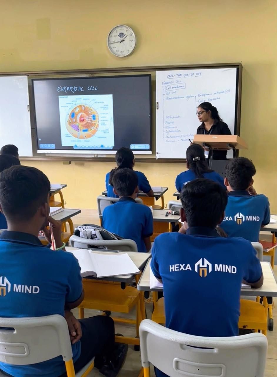 A HexaMind batch in class, students in HexaMind jerseys